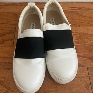Steve Madden slide ons